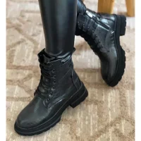 Bottine chaussures Noir talons hauts avec des brides croisées sur le dessus du pied et une boucle à la cheville maroc prix solde